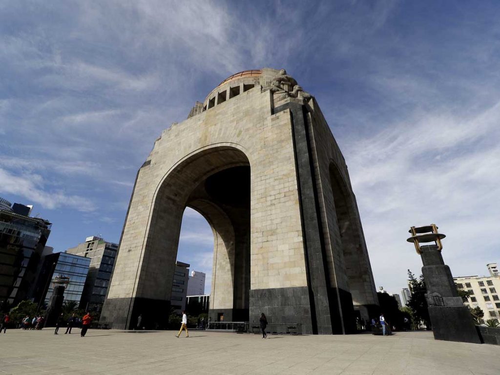 monumento a la revolución remate de libros