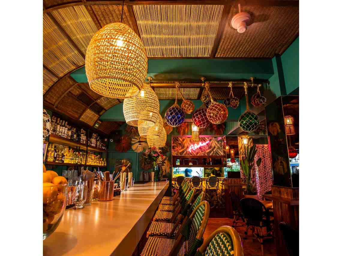 waikiki-tiki-room-interior-barra