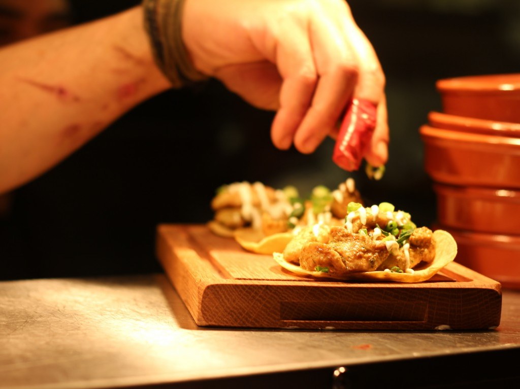 Clase de cocina mexicana con barra de edibles de cannabis