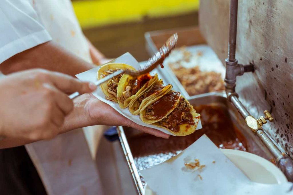 el borrego viudo tacos al pastor con salsa