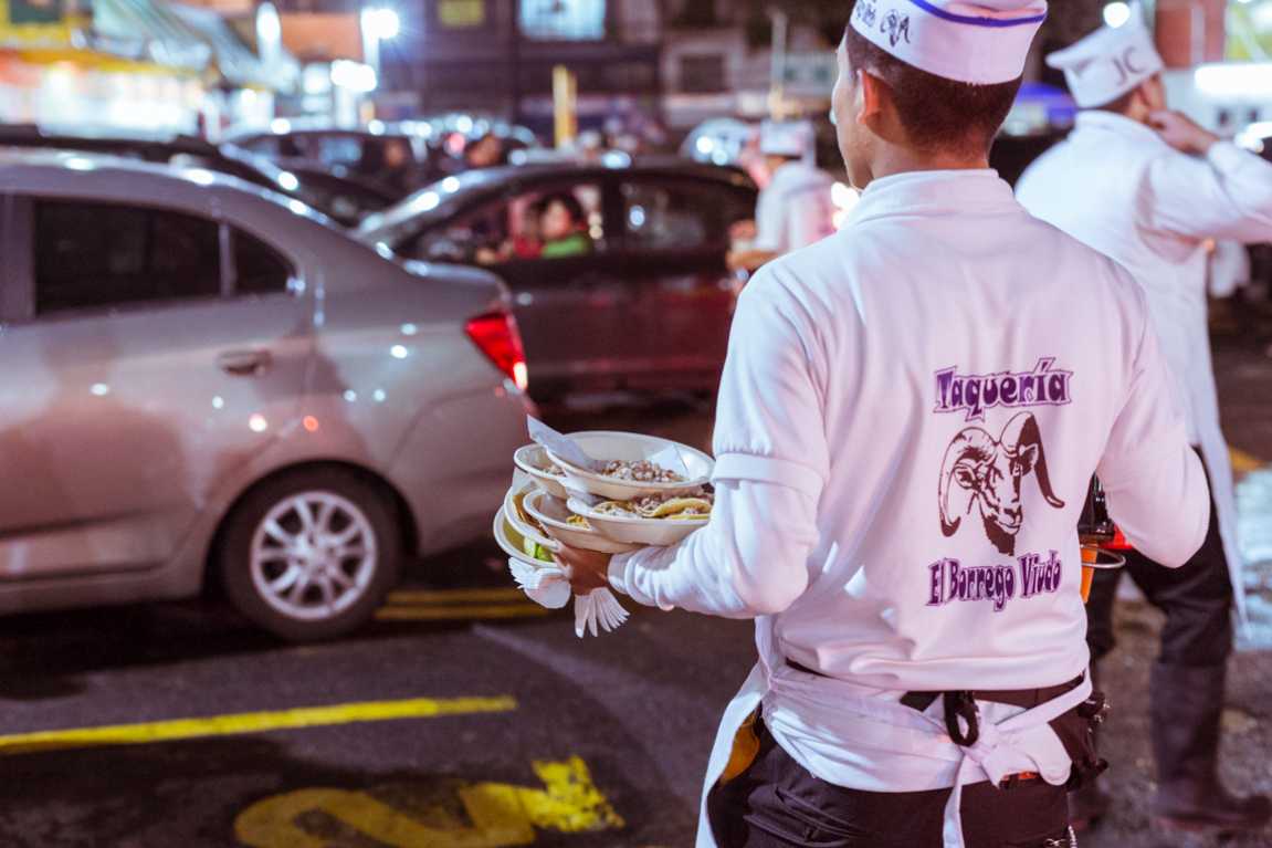 el borrego viudo taquero entre autos