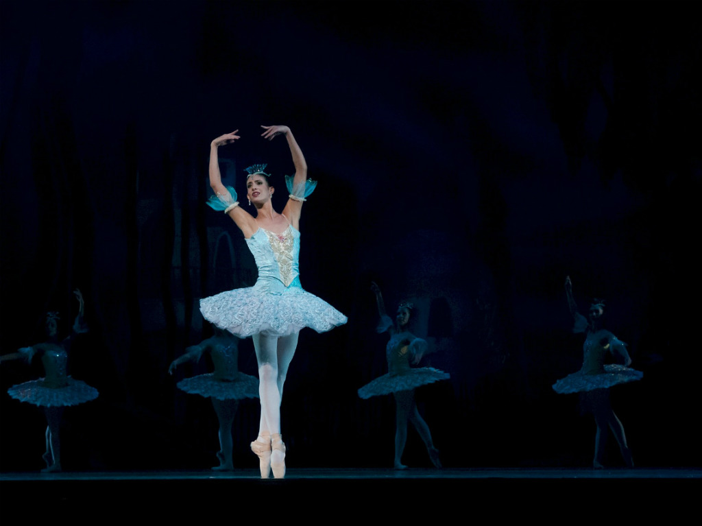 El lago de los cisnes en el Teatro Legaria