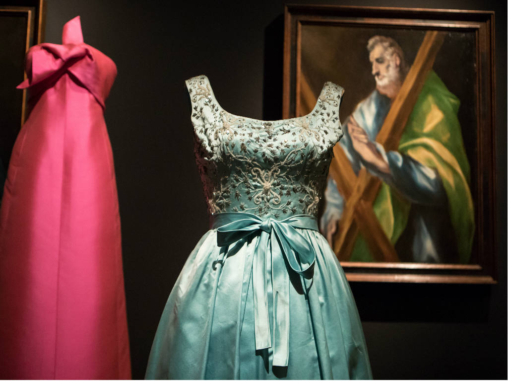 La exposición Balenciaga y la pintura española es un diálogo entre la moda y el arte.