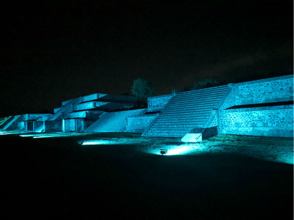 Teotihuacán con luces y fiesta