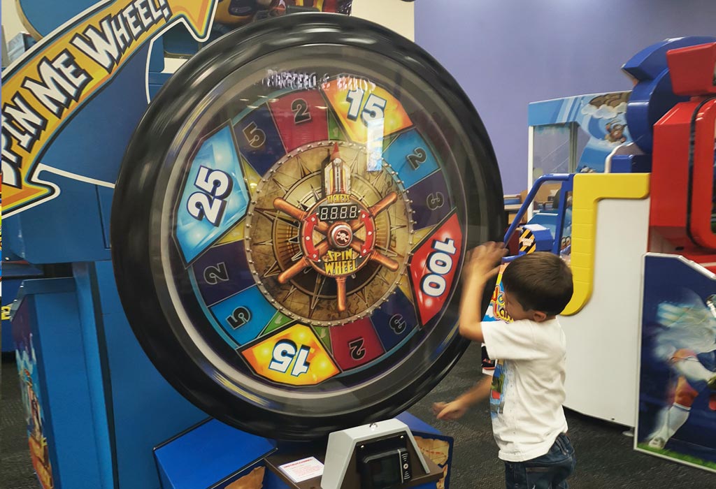 Chuck E. Cheese: Fiestas de cumpleaños para niños, pizza y juegos de arcade