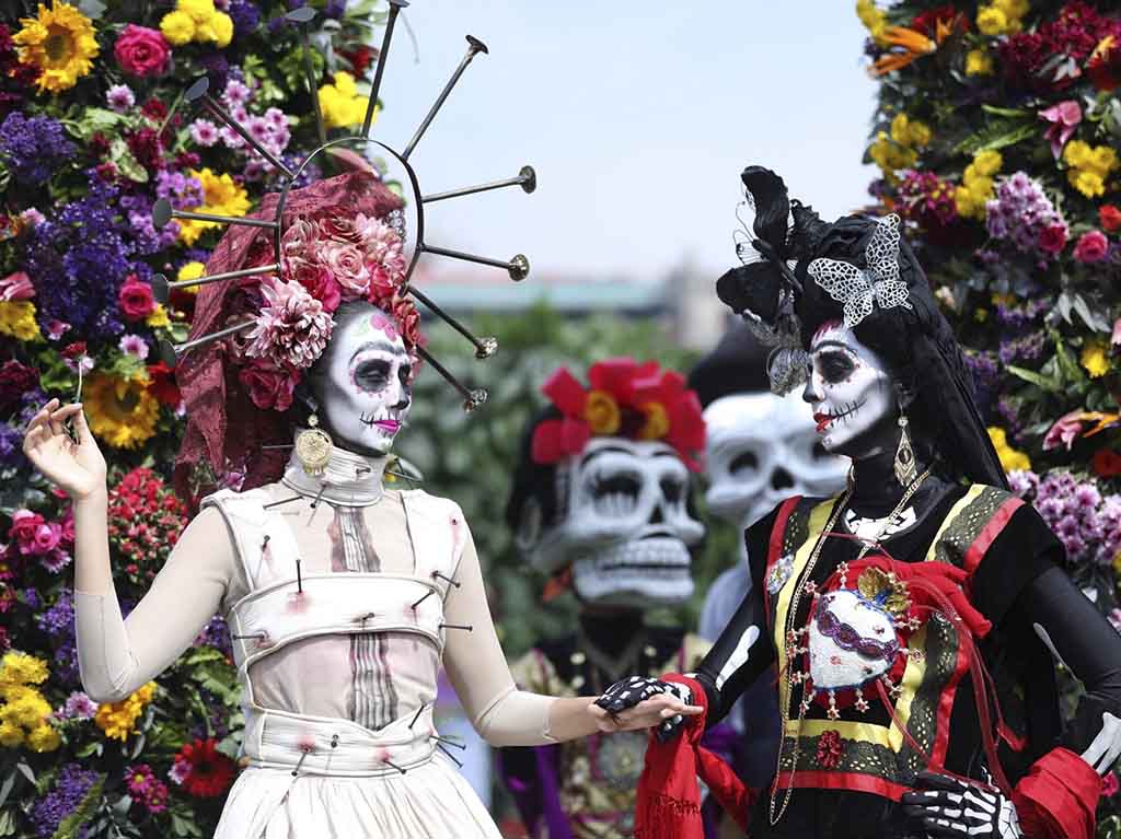 “Los colores de Frida” la exposición floral que invade el zócalo de CDMX 0