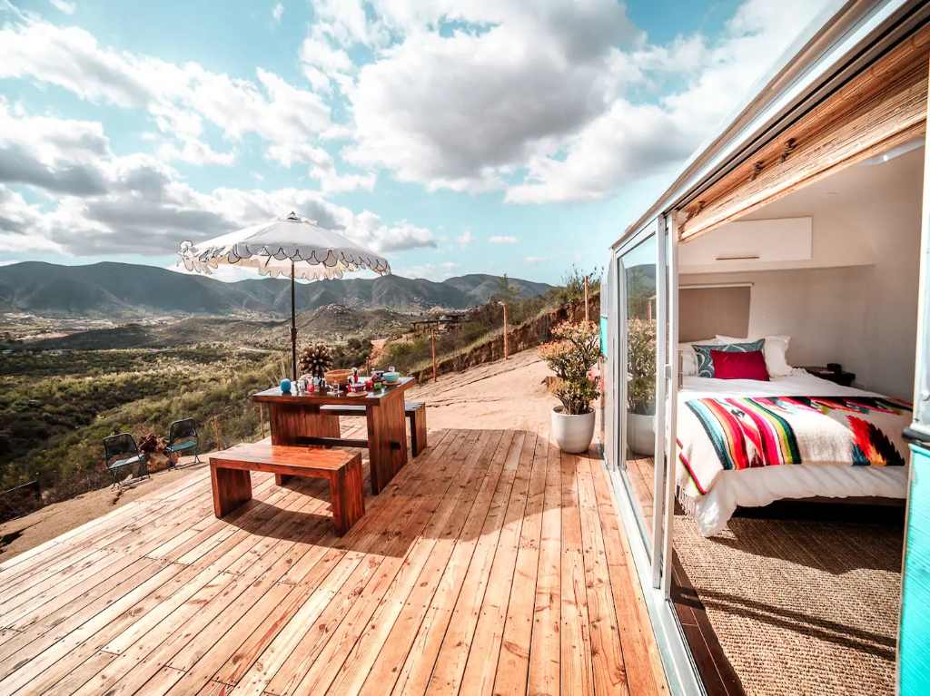 hospedate-en-trailer-con-vista-al-paisaje