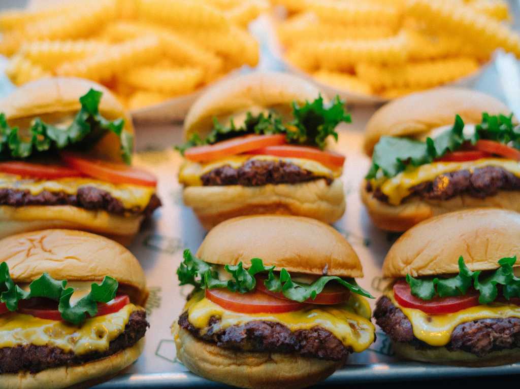 shake shack hamburguesas y papas