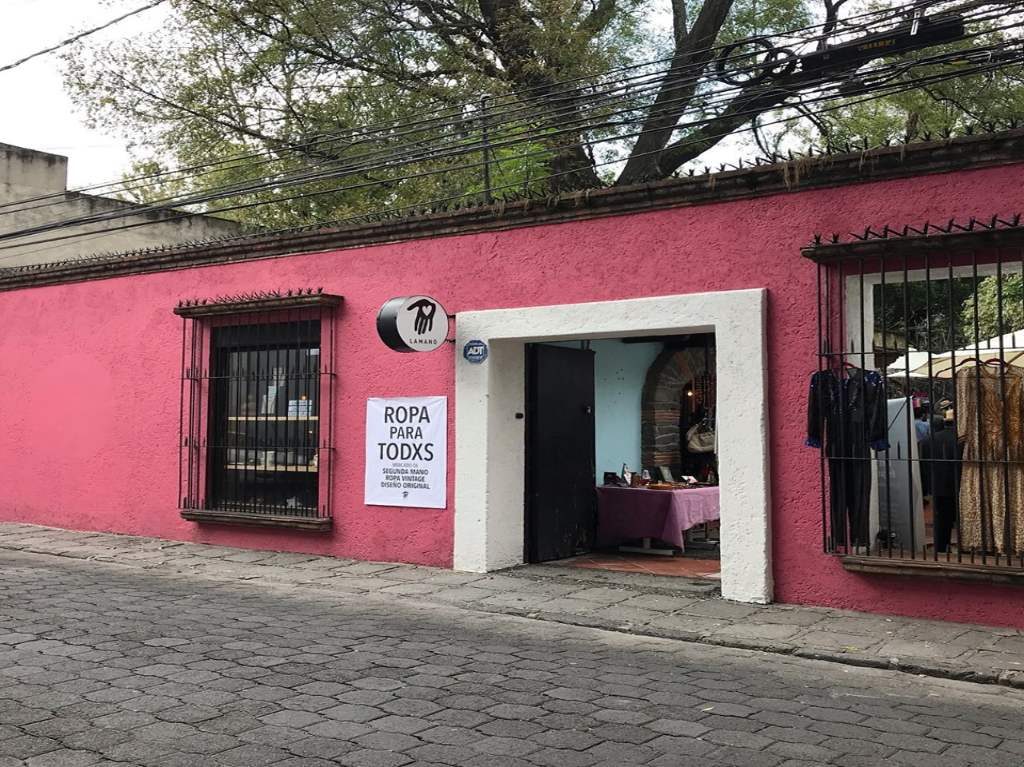 Bazar de segunda mano con ropa para todos en Coyoacán 1