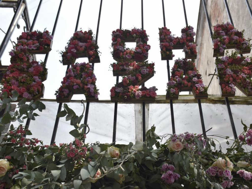 Pacha Bazar cartel de flores