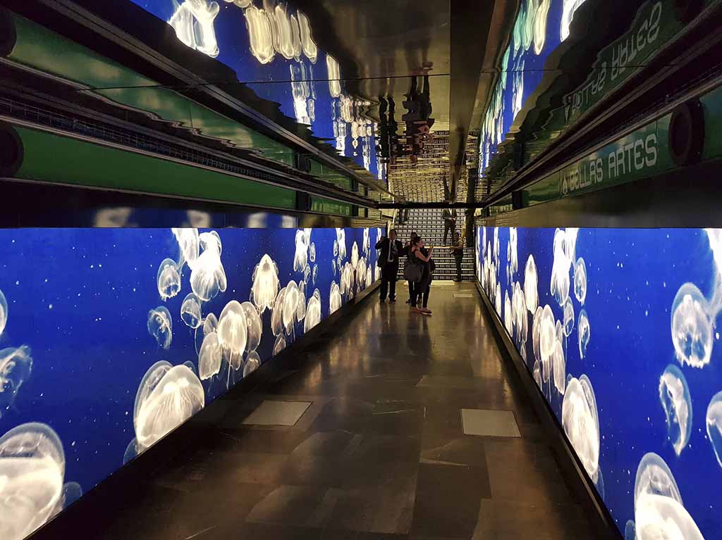 “Galería Metro”: La obra de Pedro Friedeberg en la estación Bellas Artes