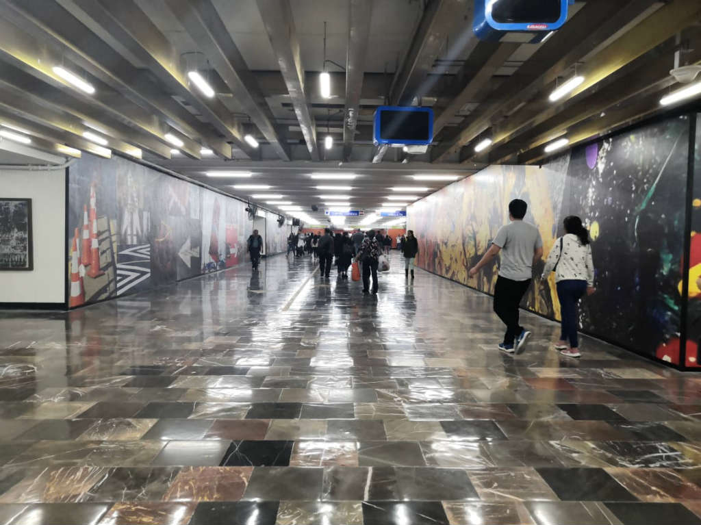 Metro Hidalgo interior