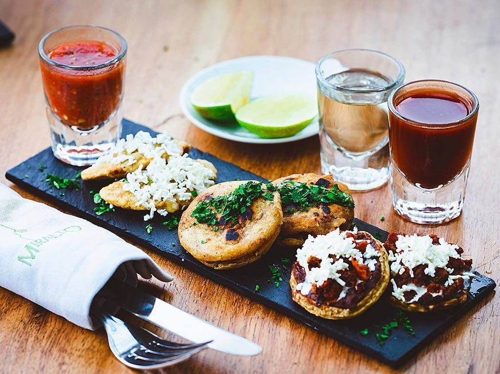 Gorditas, chalupas y quesadillas miniatura en Miralto