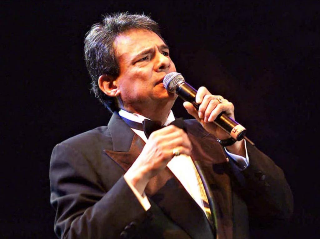 Homenaje a José José con Karaoke en CDMX
