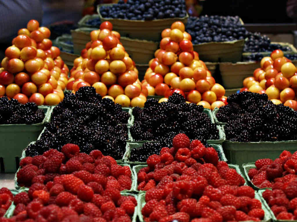 Noche de Mercados frutos rojos