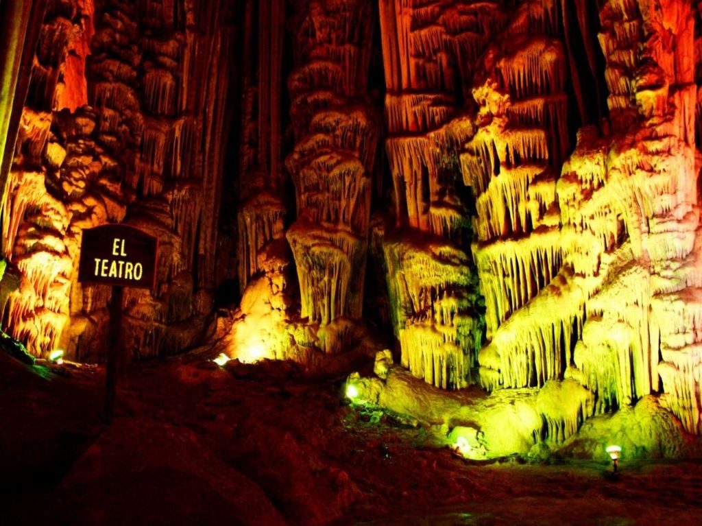 En Nuevo León se ubican las grutas Los García, ¡conócelas!