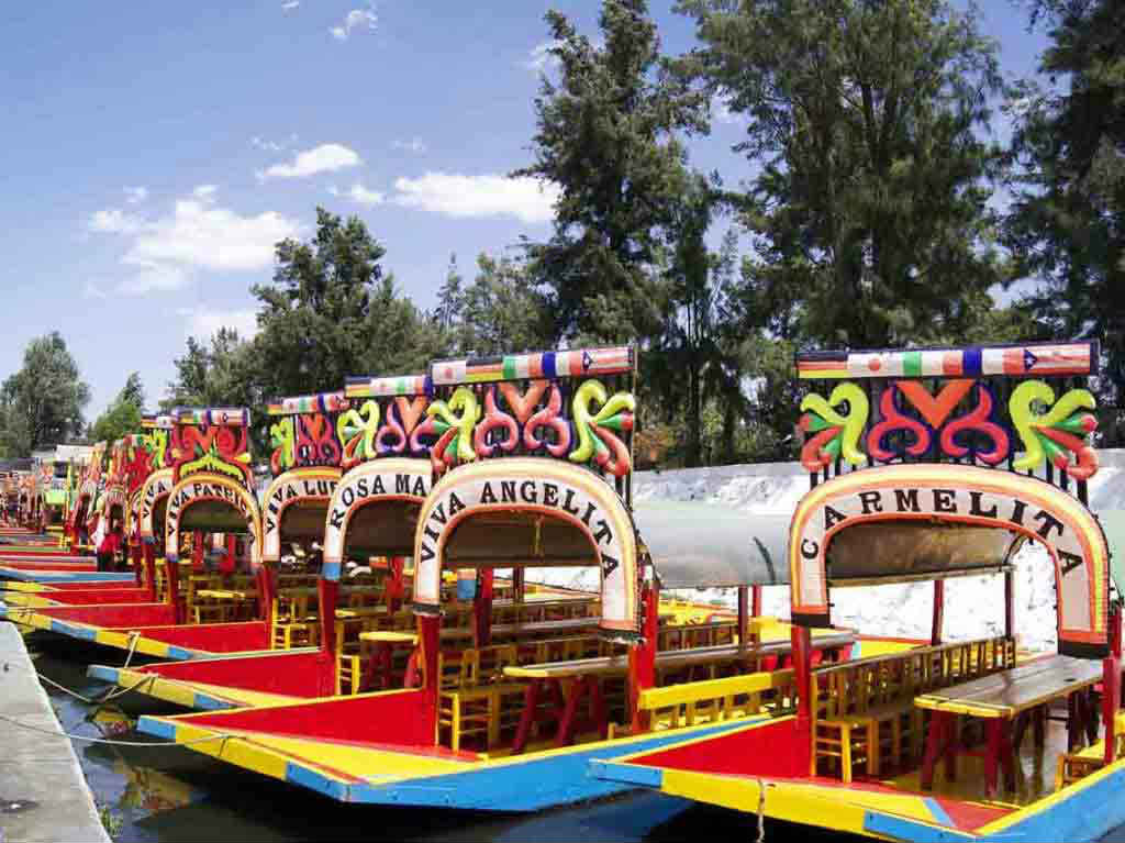 Viva México en Xochimilco 2019 trajineras