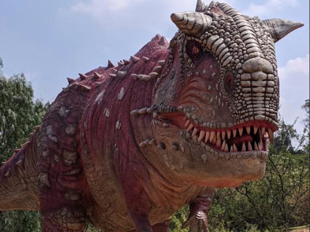 carnoaturo-animatronico-en-parque-bicentenario (1)