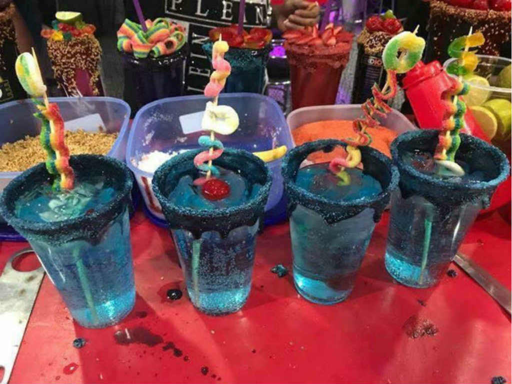 Michelada Fest con bebidas azules