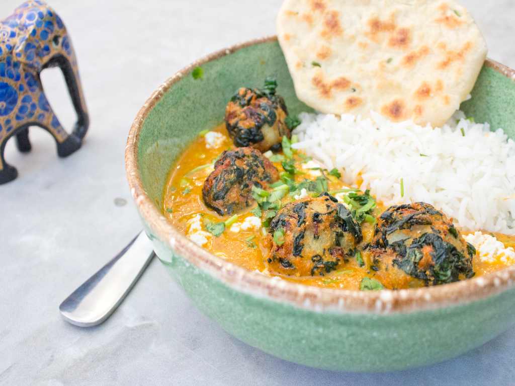 naan empanadas curry y albondigas