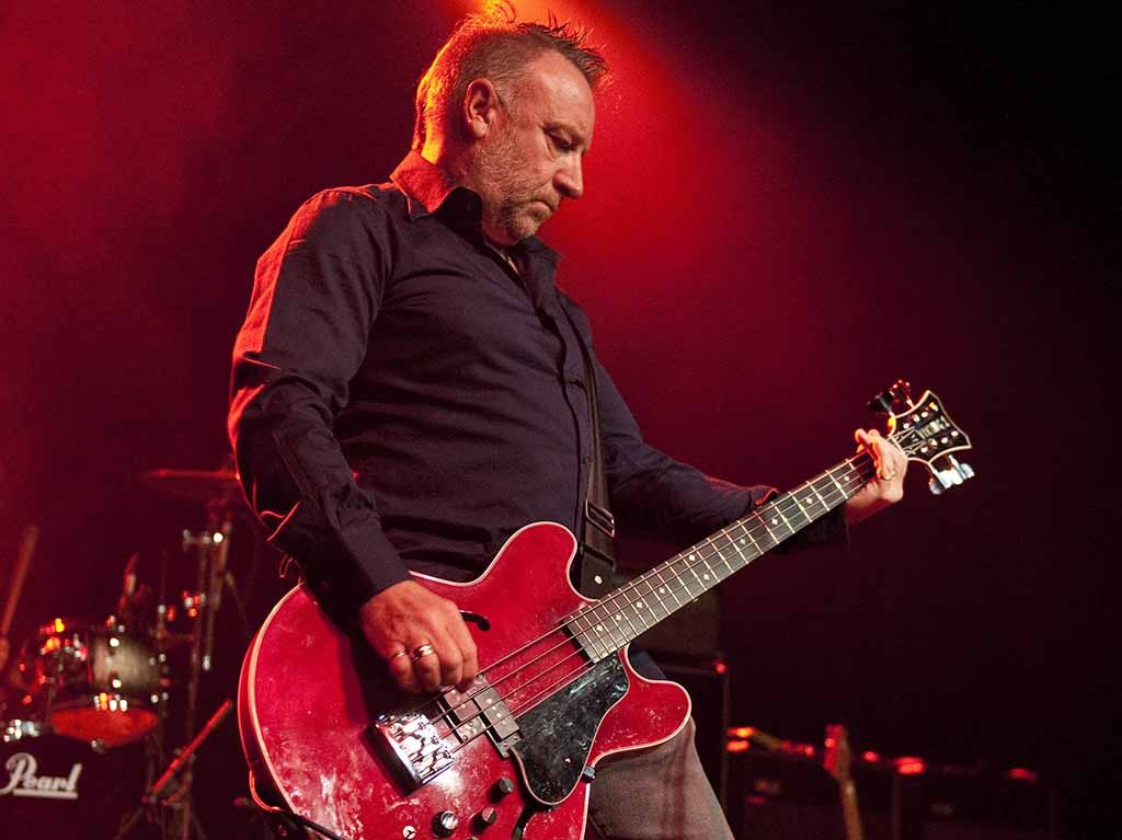 Peter Hook & The Ligth en Frontón