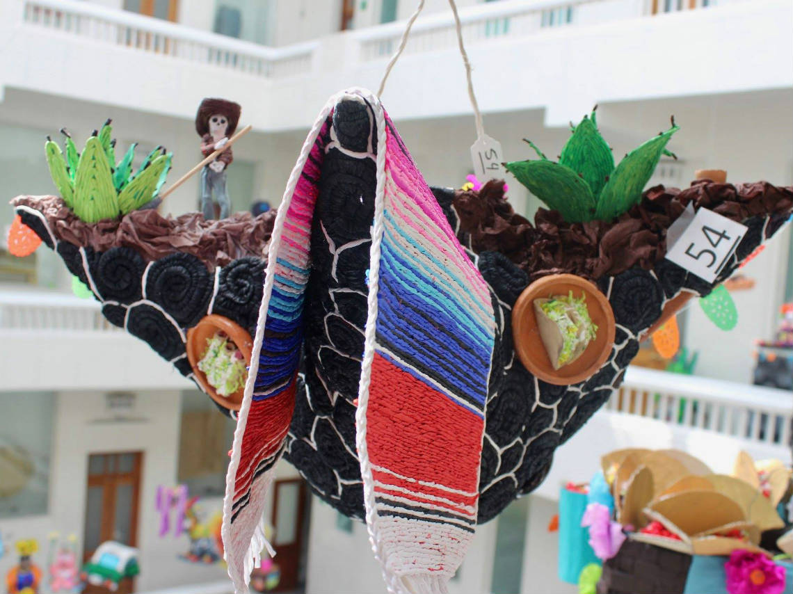 pinatas-mexicanas-exhibicion-en-el-museo