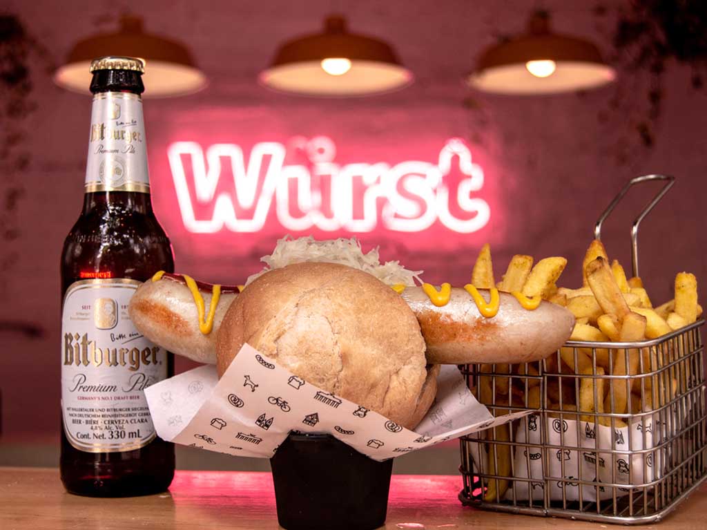 Würst: snack bar de salchichas alemanas y cerveza en la Roma