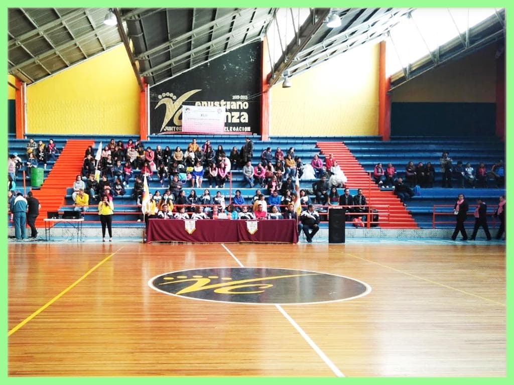 Juego de basket en el Deportivo Oceanía