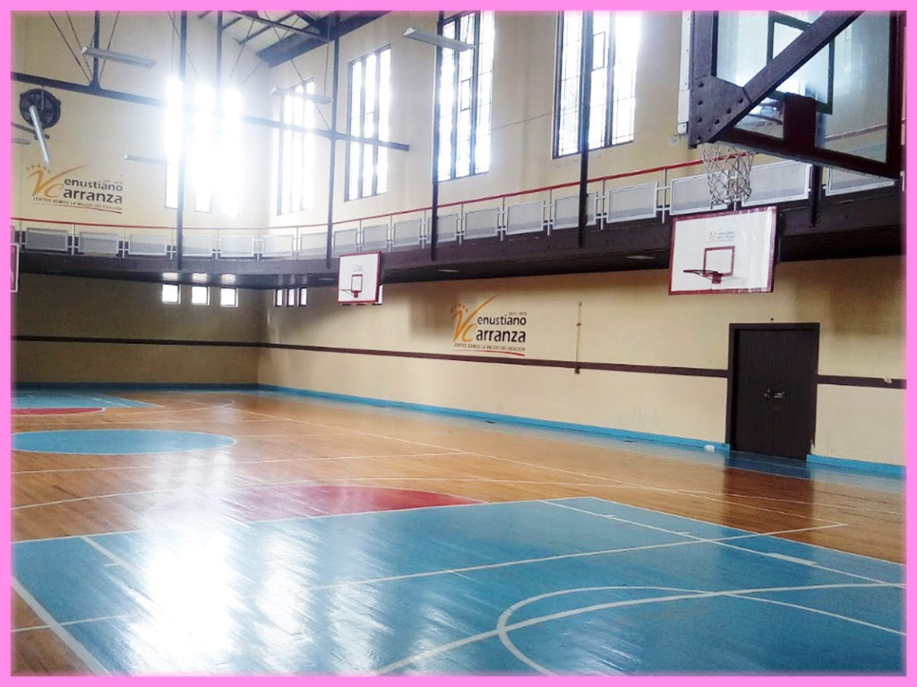 Juego de basket en el deportivo Venustiano Carranza