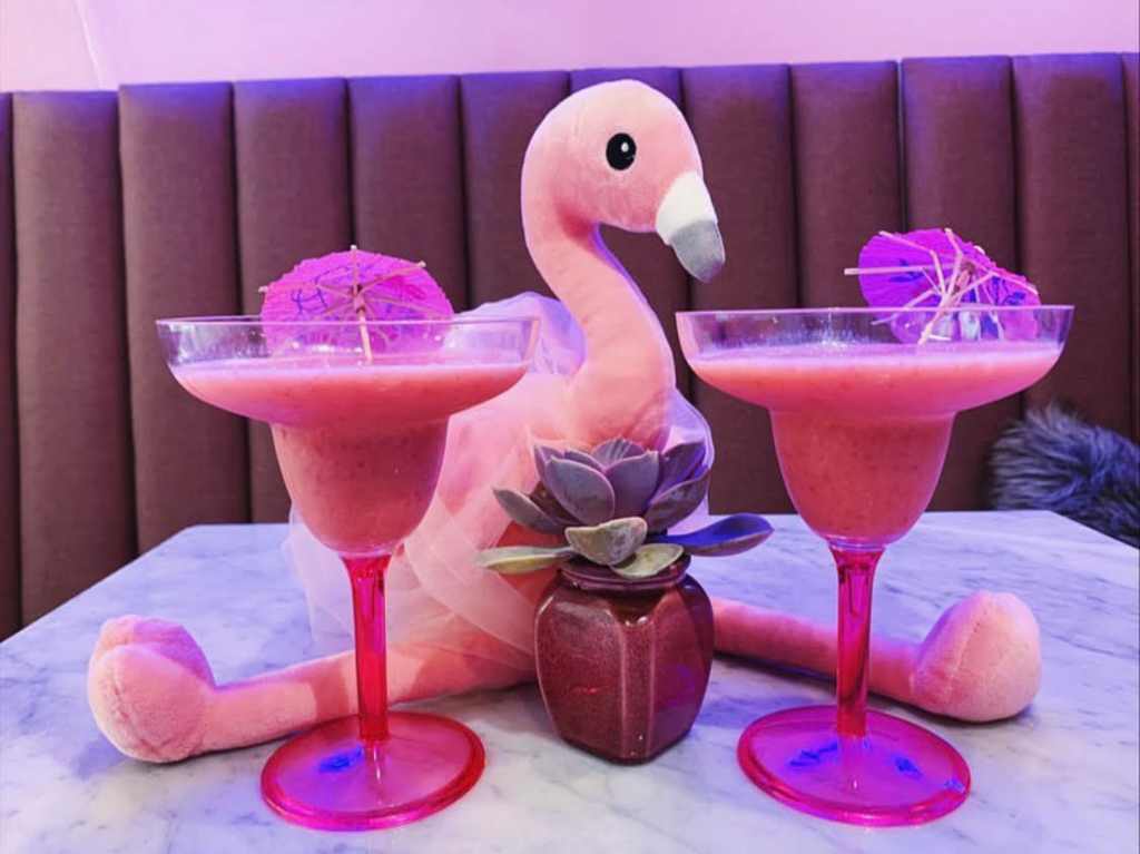 Flamingo Caffe, la cafetería en donde los miércoles se visten de rosa