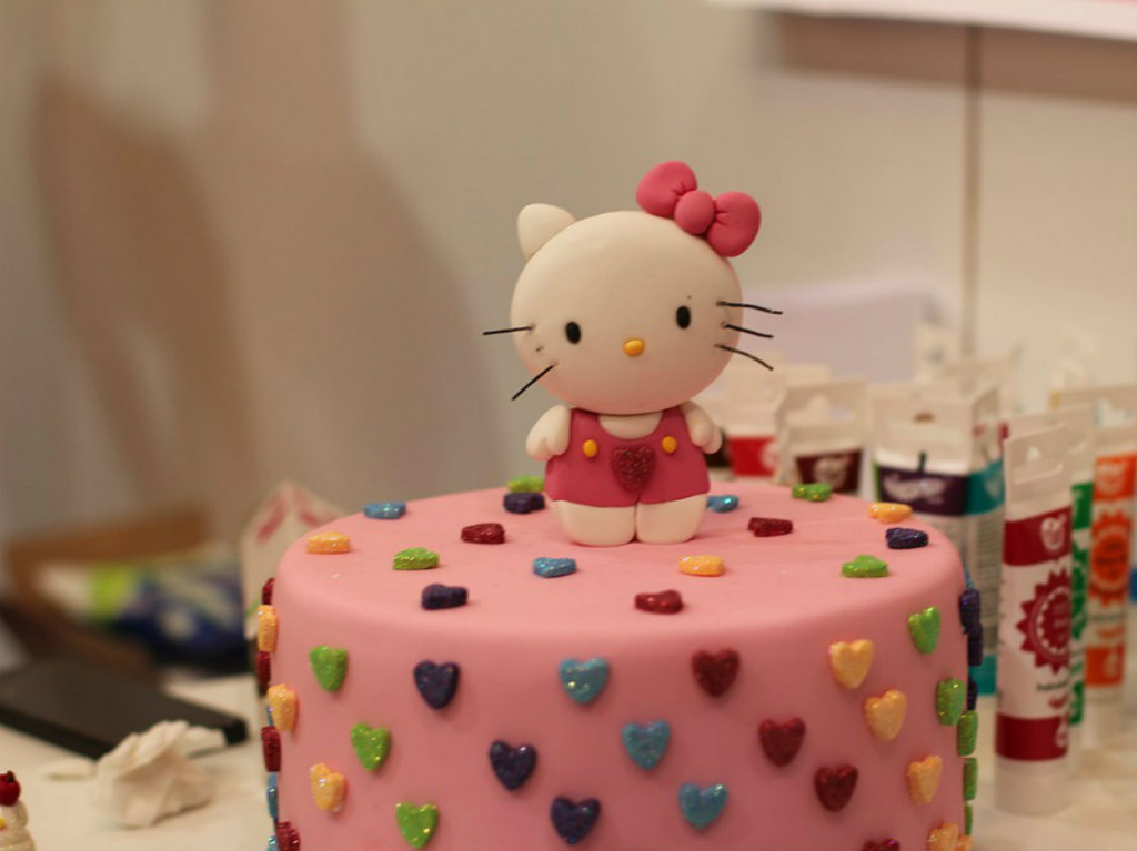 Hello Kitty pastel decorado