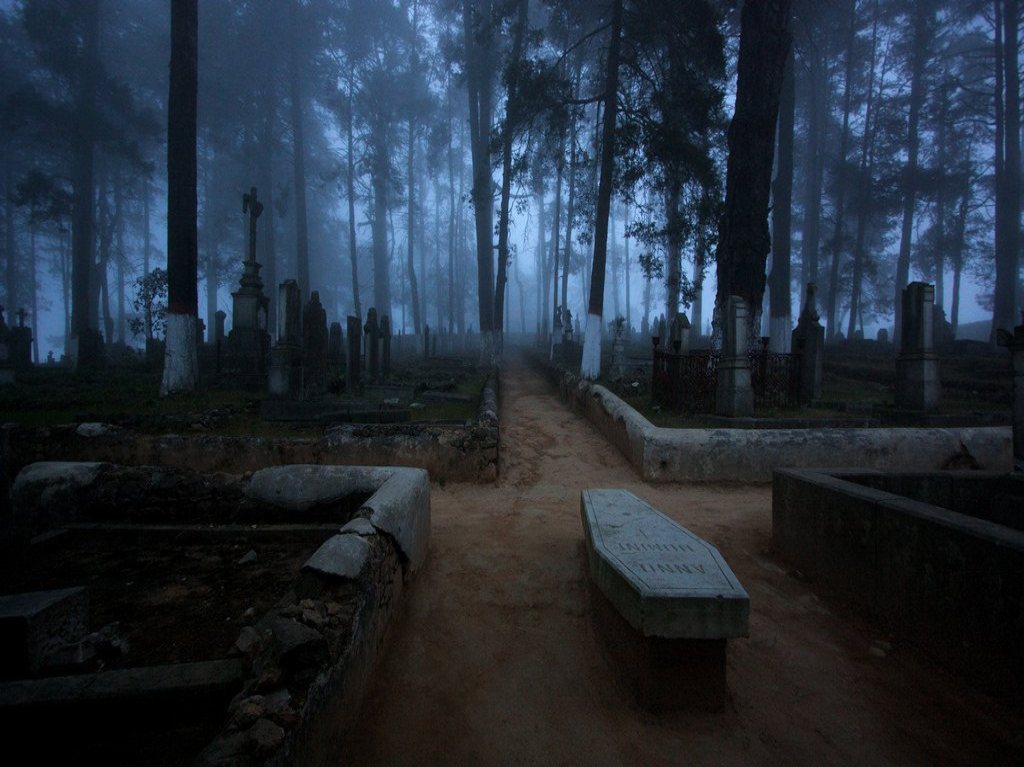 panteon-de-noche