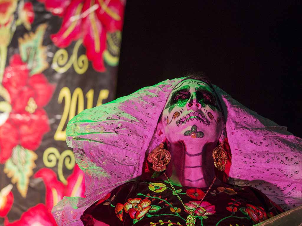 Xempa: México, tradiciones de vida y muerte. Espectáculo de Circo Dragón