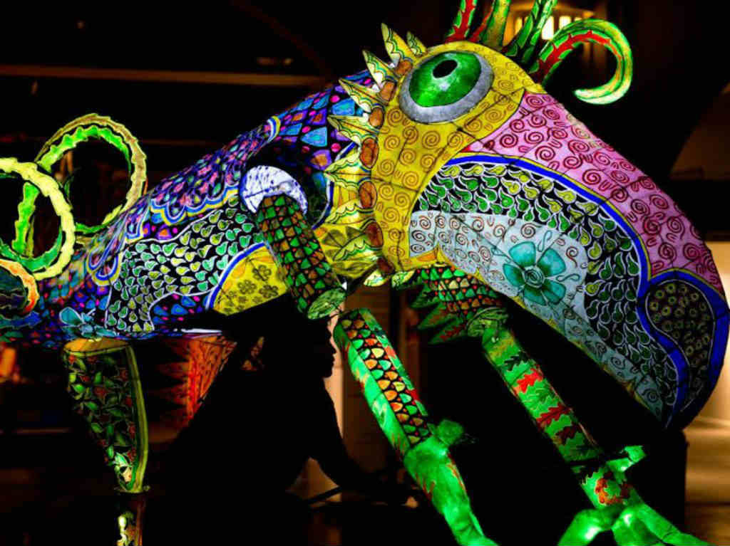 Alebrijes Iluminados desfile navideño