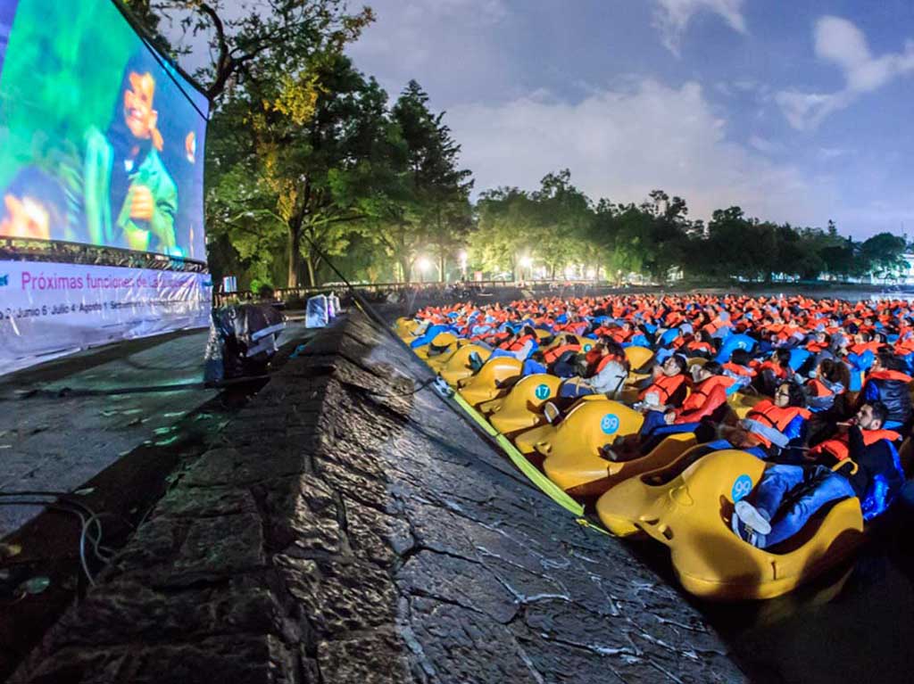 Función de diciembre en el Lanchacinema del Bosque de Chapultepec