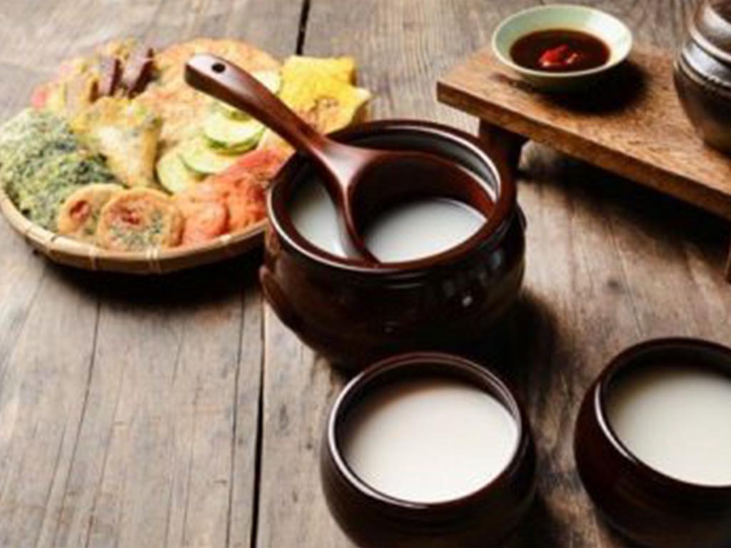 Makkolli, una tradicional bebida coreana