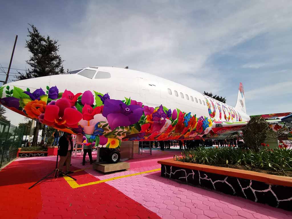 Conoce el primer Biblio-Avión que aterrizó en Iztapalapa