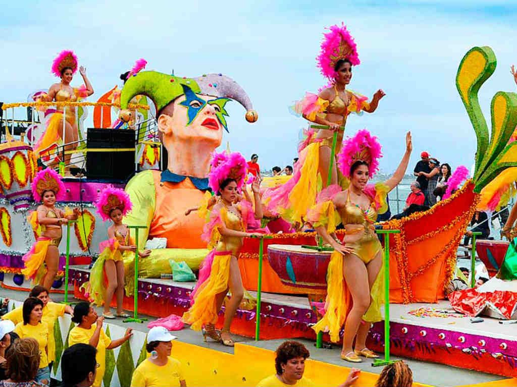 Carnaval de Cozumel carros alegóricos
