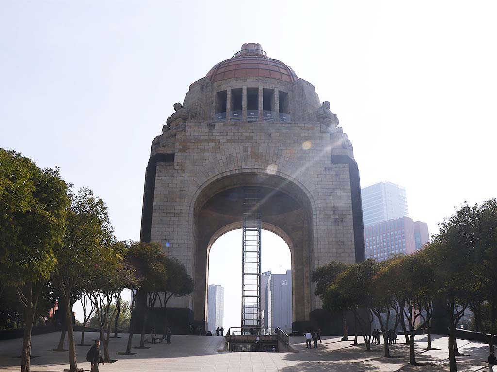 Cine Club en el Monumento a la Revolución