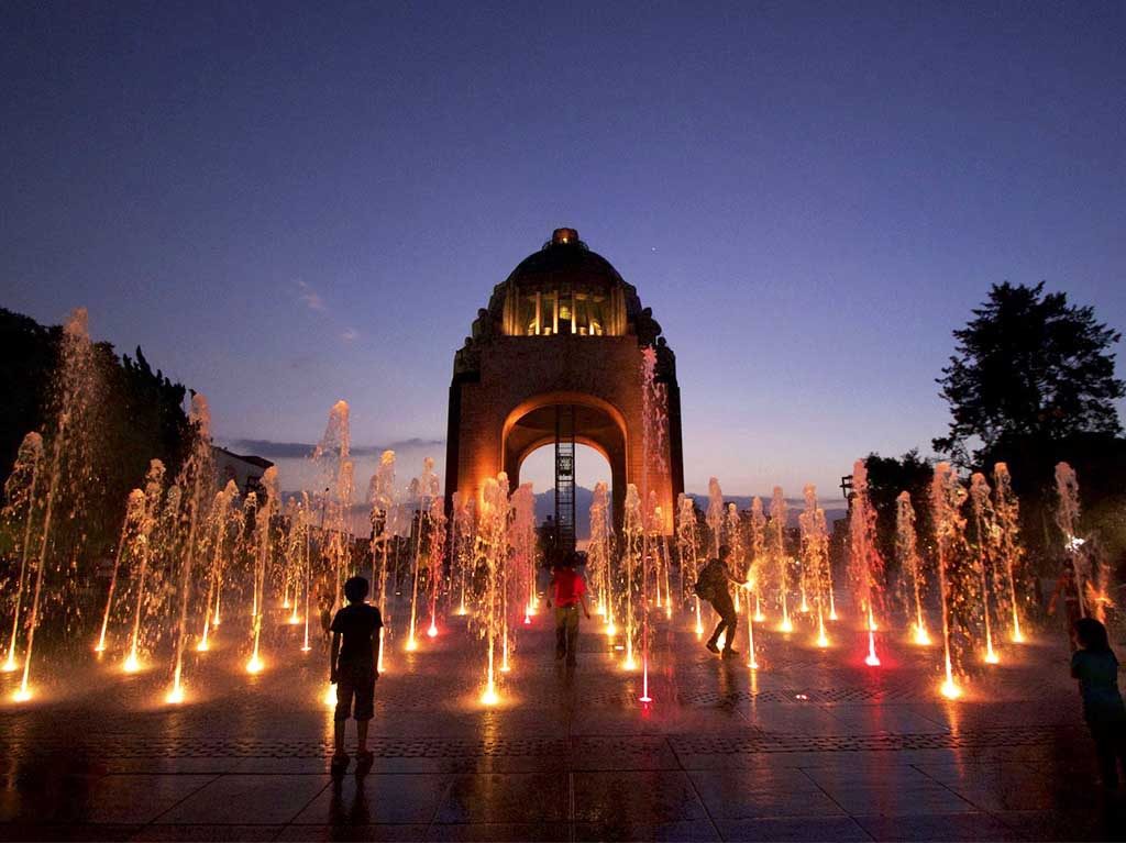 Cine gratis en el Monumento a la Revolución todos los domingos