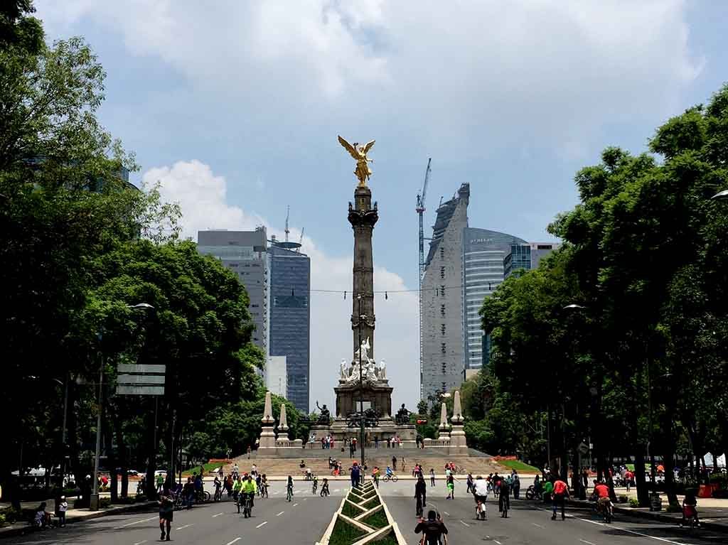 estatuas de mujeres ilustres en Reforma