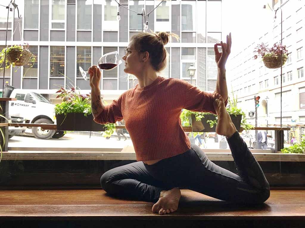 Clase de yoga con vino, un día de relajación total ¡y drinks!