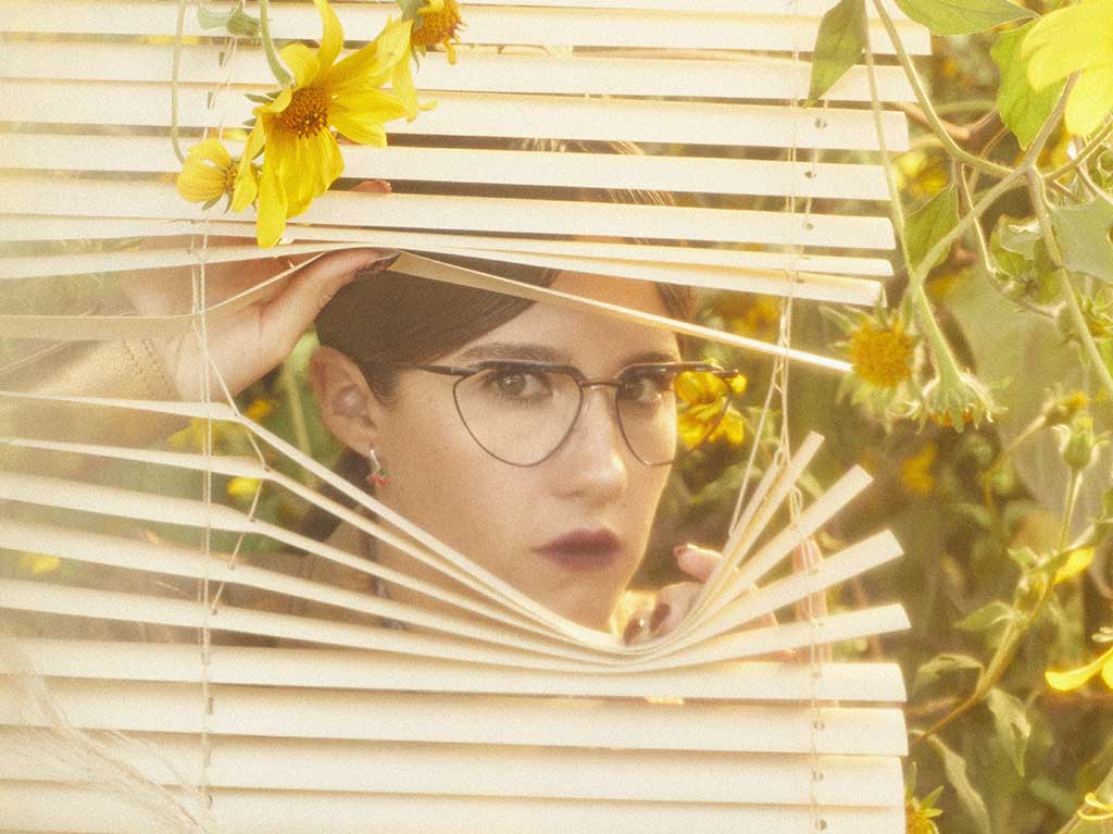Connie los nuevos lentes estilo folk de Ximena Sariñana x Ben & Frank