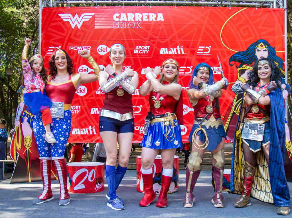 Carrera Wonder Woman disfraces