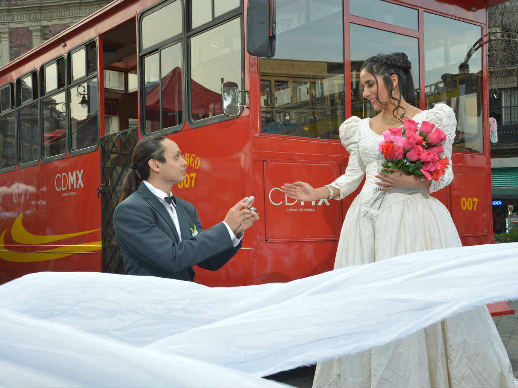 cásate de mentiras tranvía bodas