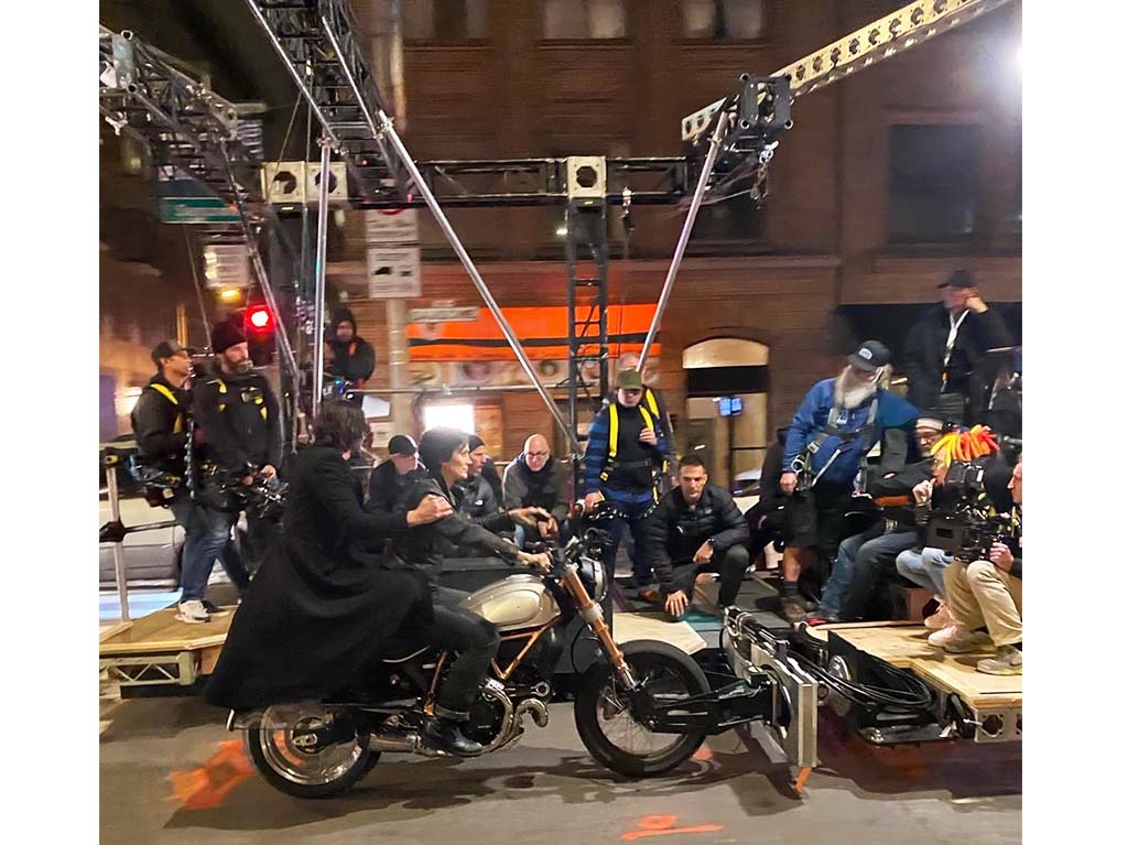 Keanu Reeves en el set de grabación de Matrix 4