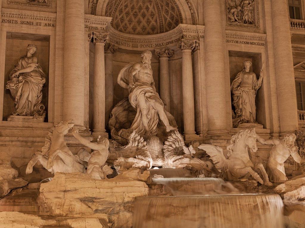 la-fuente-de-trevi-en-roma