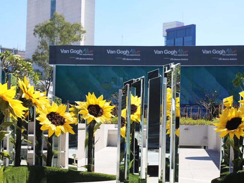 Los girasoles invaden Reforma por la expo de Van Gogh