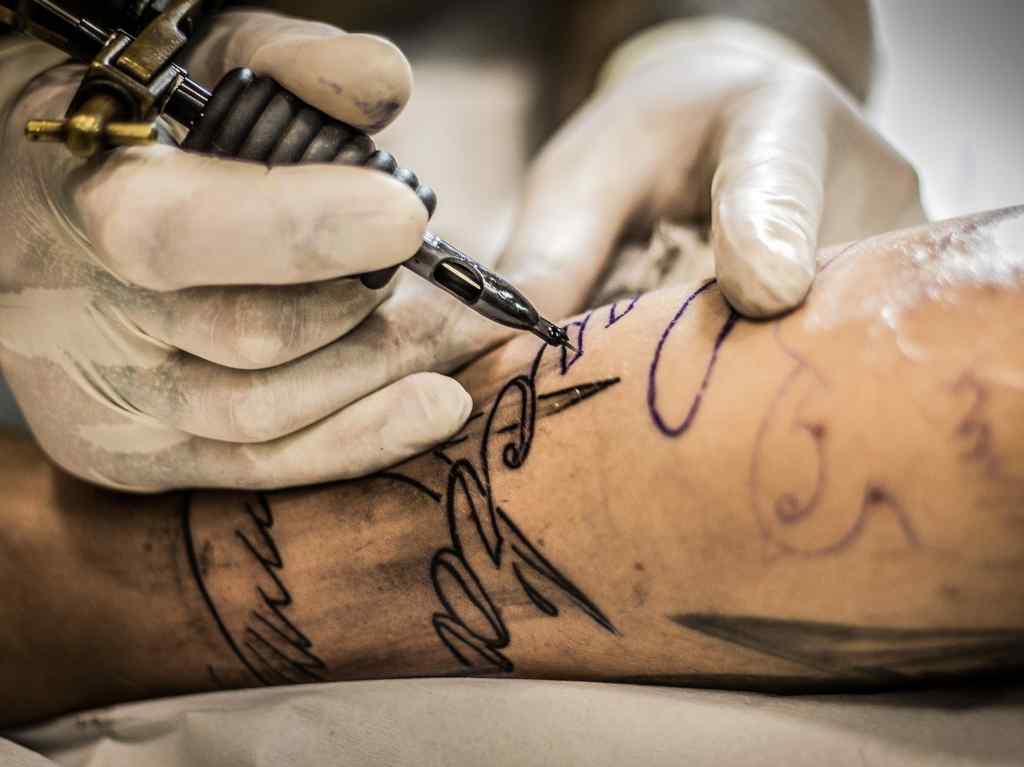 Celebra el día del amor con tatuajes en pareja en TATAU Studio 0