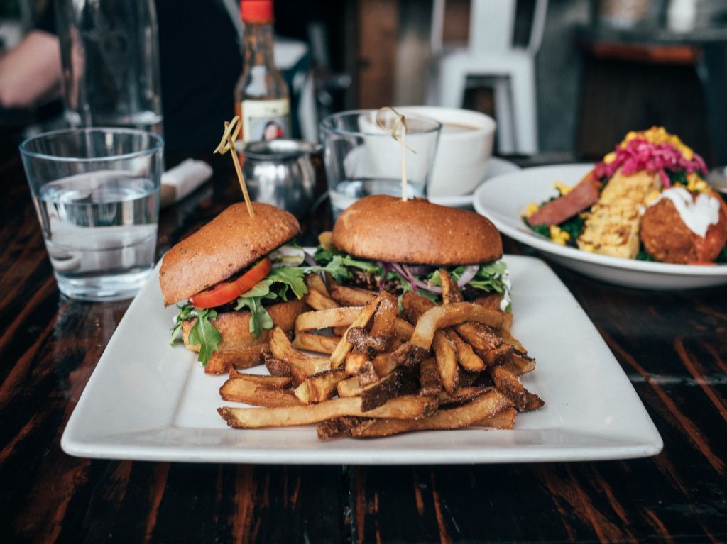 Garnacherías con servicio Pick up hamburguesa